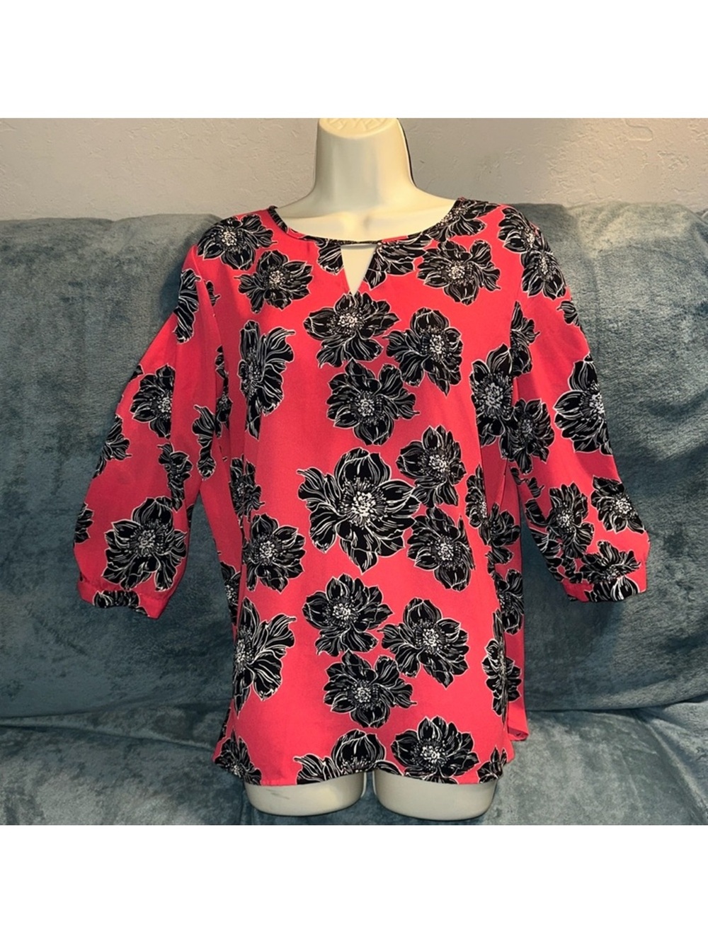 Laura Scott medium Pink white & black Floral Keyhole Blouse